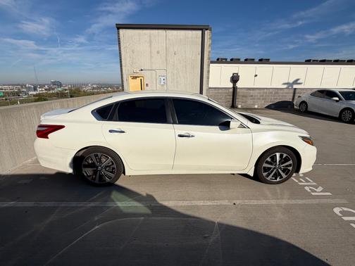 White 2016 Nissan Altima 2.5 SR