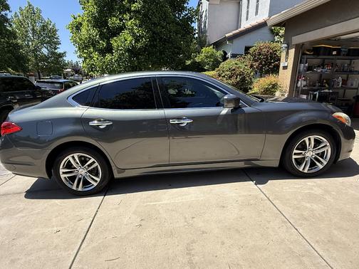 Gray 2011 INFINITI M56 Base