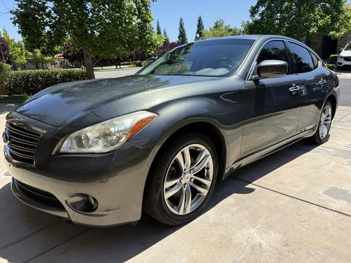Gray 2011 INFINITI M56 Base