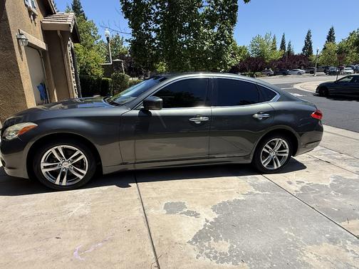 Gray 2011 INFINITI M56 Base
