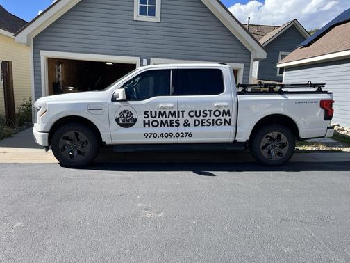 2023 Ford F-150 Lightning LARIAT