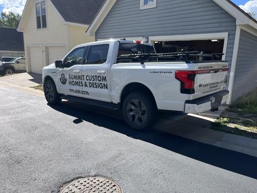 2023 Ford F-150 Lightning LARIAT