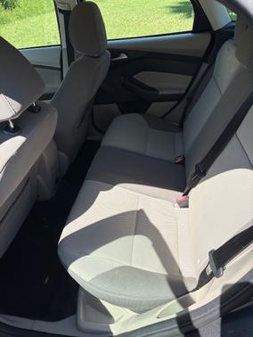 Gray 2014 Ford Focus SE