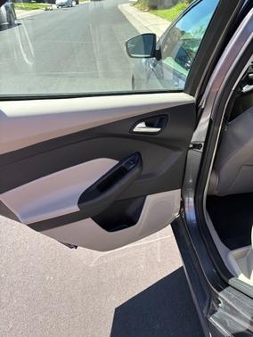 Gray 2014 Ford Focus SE