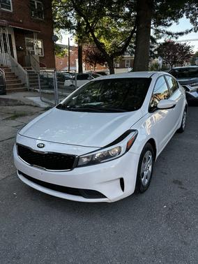 White 2018 Kia Forte LX