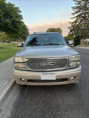 Silver 2004 GMC Yukon Denali