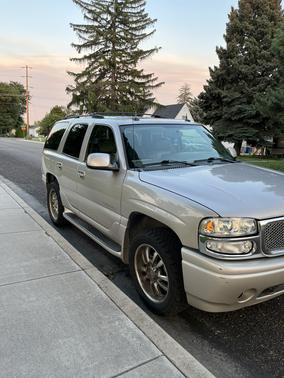 Silver 2004 GMC Yukon Denali