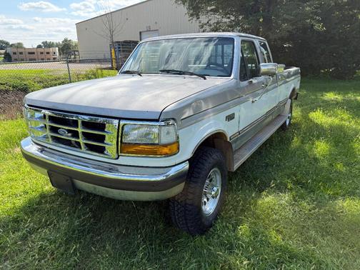Gray 1995 Ford F-250 XL SuperCab H/D