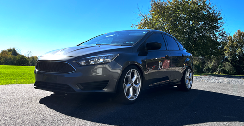 Gray 2017 Ford Focus SE