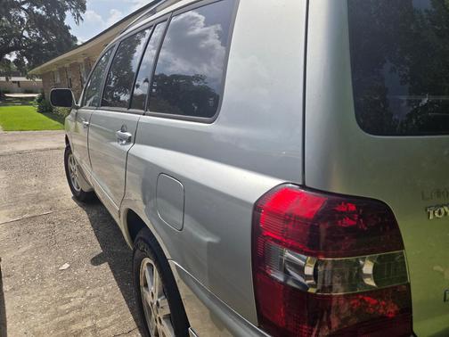 Silver 2005 Toyota Highlander Base