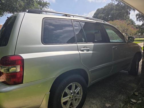 Silver 2005 Toyota Highlander Base