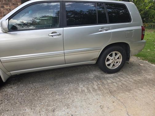 Silver 2005 Toyota Highlander Base