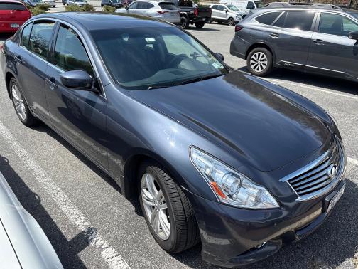 2013 INFINITI G37 x