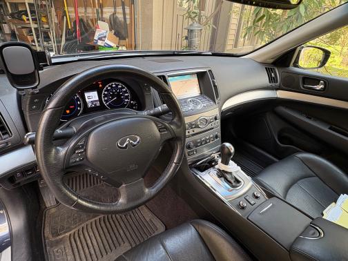 2013 INFINITI G37 x