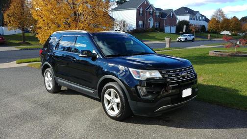 Black 2016 Ford Explorer XLT