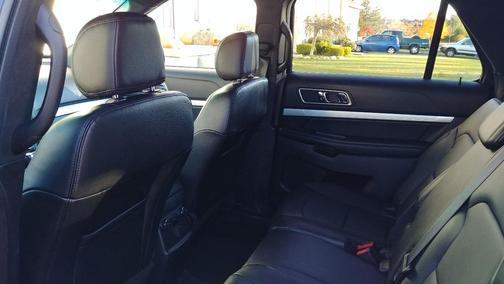 Black 2016 Ford Explorer XLT
