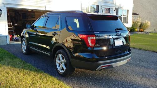 Black 2016 Ford Explorer XLT
