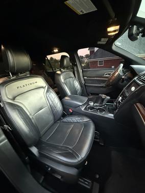 Black 2019 Ford Explorer Platinum