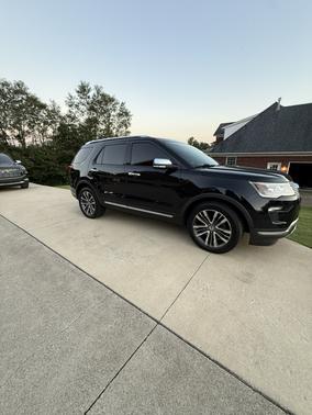 Black 2019 Ford Explorer Platinum