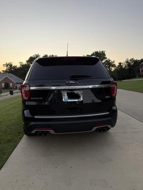 Black 2019 Ford Explorer Platinum