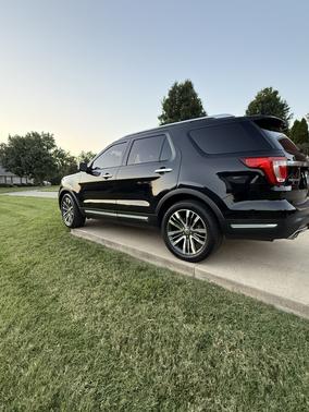 Black 2019 Ford Explorer Platinum