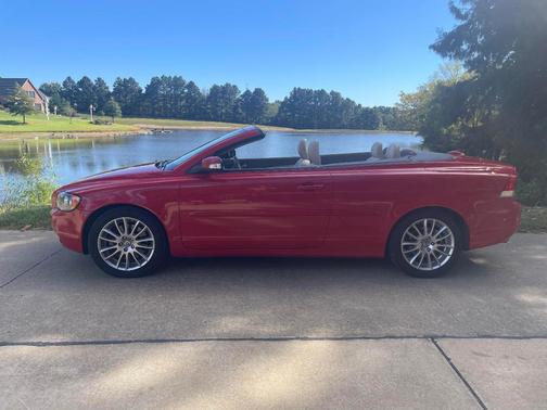 Red 2008 Volvo C70 T5