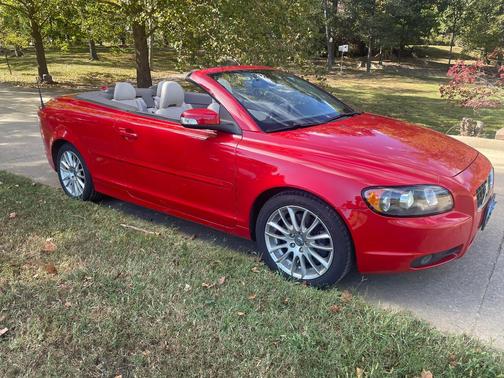 Red 2008 Volvo C70 T5