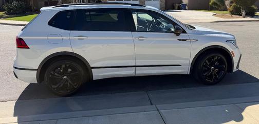 White 2024 Volkswagen Tiguan 2.0T SE R-Line Black
