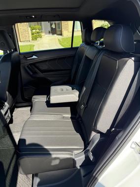 White 2024 Volkswagen Tiguan 2.0T SE R-Line Black