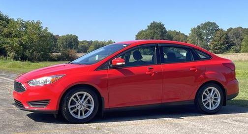 Red 2016 Ford Focus SE