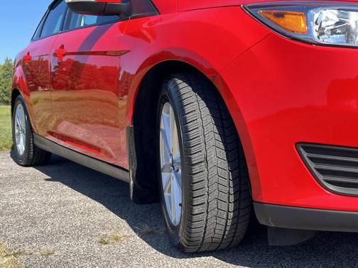 Red 2016 Ford Focus SE