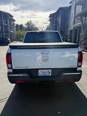 White 2017 Honda Ridgeline RTL-E
