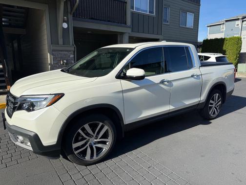 White 2017 Honda Ridgeline RTL-E