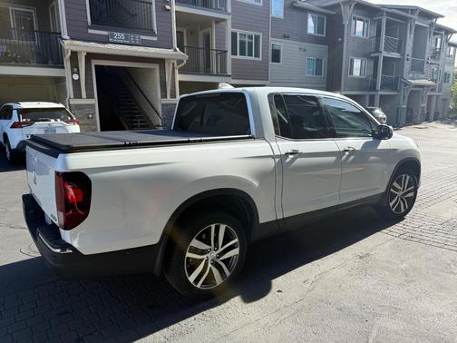White 2017 Honda Ridgeline RTL-E