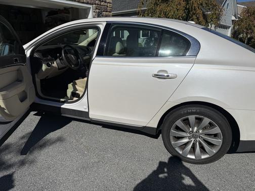 White 2013 Lincoln MKS Base