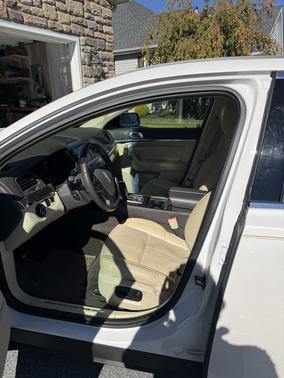 White 2013 Lincoln MKS Base