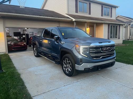 2024 GMC Sierra 1500 SLT