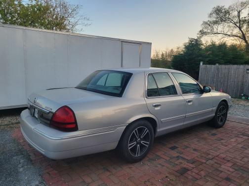 Beige 2009 Mercury Grand Marquis LS