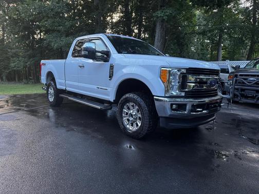 White 2017 Ford F-250 XLT