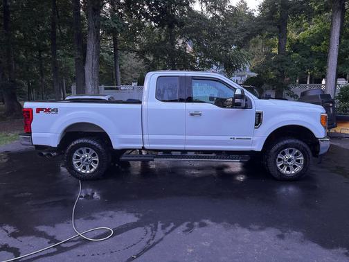 White 2017 Ford F-250 XLT