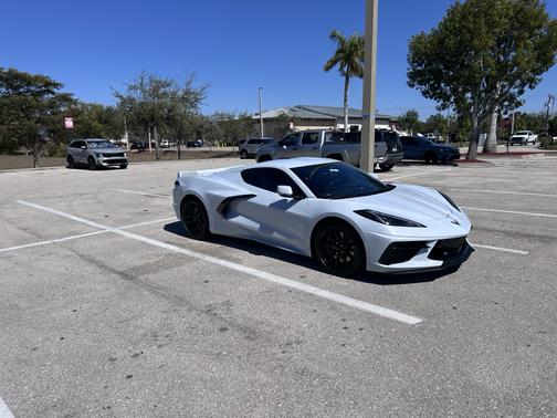 White 2024 Chevrolet Corvette Stingray w/2LT