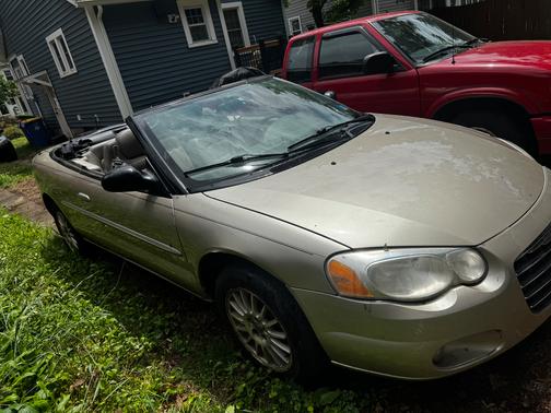 Gold 2005 Chrysler Sebring Touring