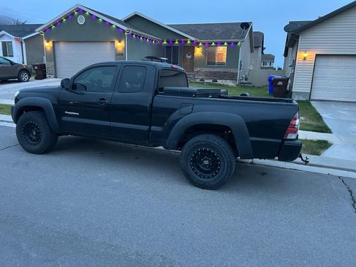 Black 2009 Toyota Tacoma Access Cab
