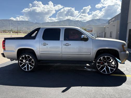 Gold 2008 Chevrolet Avalanche 1500 LT