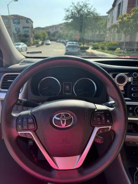 2018 Toyota Highlander LE