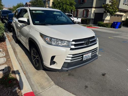 2018 Toyota Highlander LE