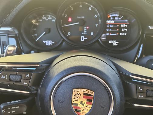 2022 Porsche Macan Macan