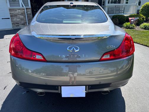 Gray 2012 INFINITI G37 x
