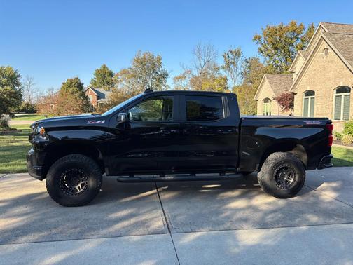 Black 2021 Chevrolet Silverado 1500 LT Trail Boss