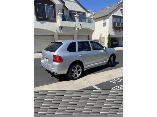 Photo 2 of 2 of 2006 Porsche Cayenne Turbo S